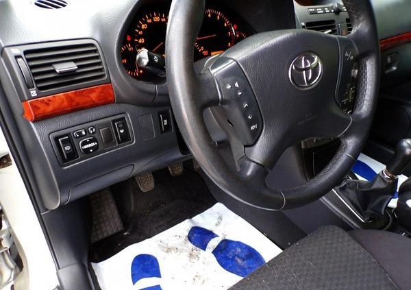 Toyota Avensis cena 13900 przebieg: 198000, rok produkcji 2005 z Kolno małe 407